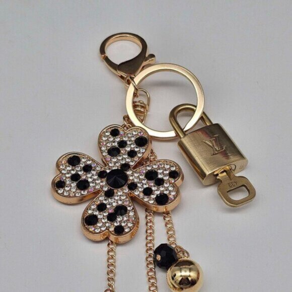 Authentic Louis Vuitton Lock & Key with unbranded Butterfly Bagcharm, Keychain - Picture 7 of 10